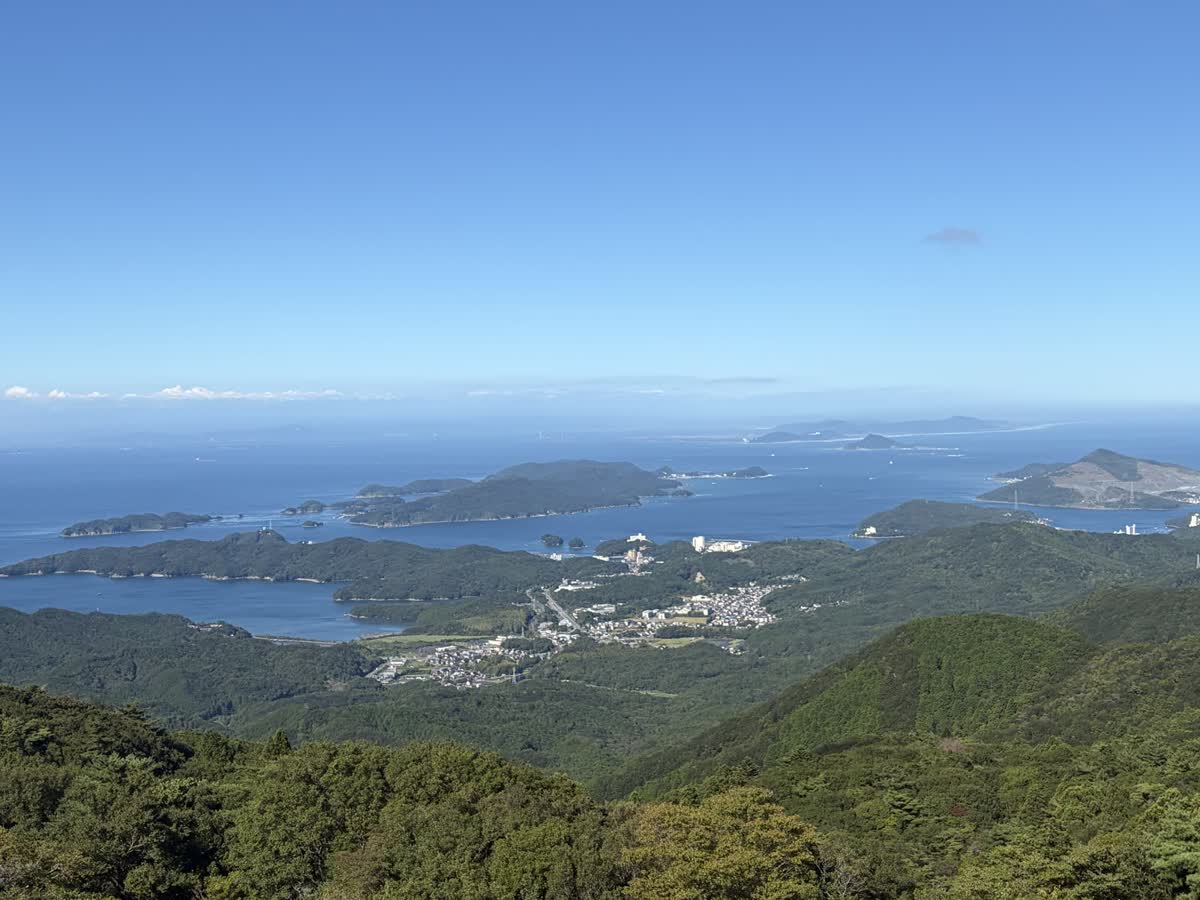 朝熊山展望台から見下ろす伊勢湾と鳥羽方面の眺望